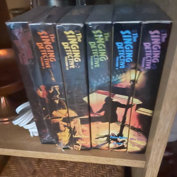 NWT BBC Video - THE SINGING DETECTIVE - SIX VHS TAPES 1997 - Picture 4 of 4